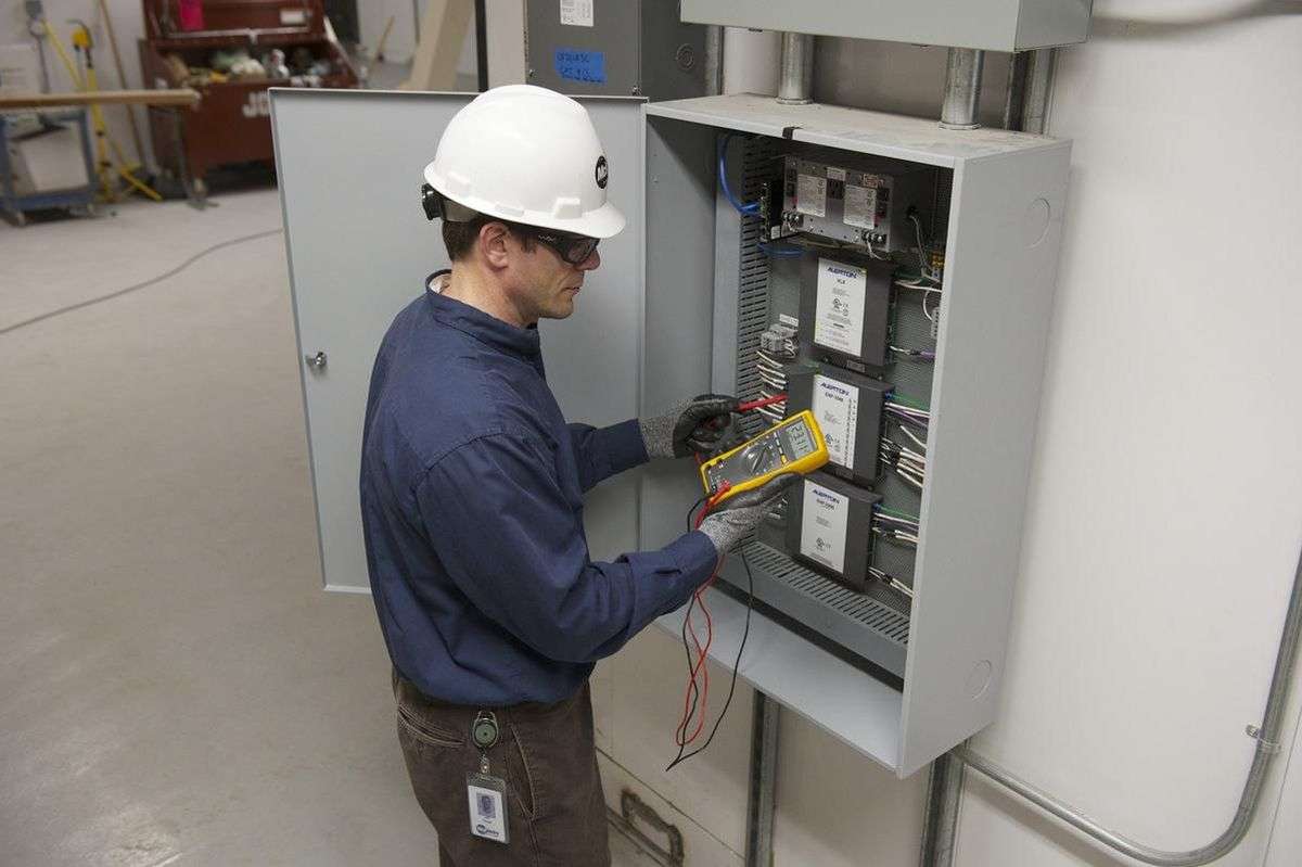 FLUKE 177 - Digital Multimeter, 6000 Count, True RMS