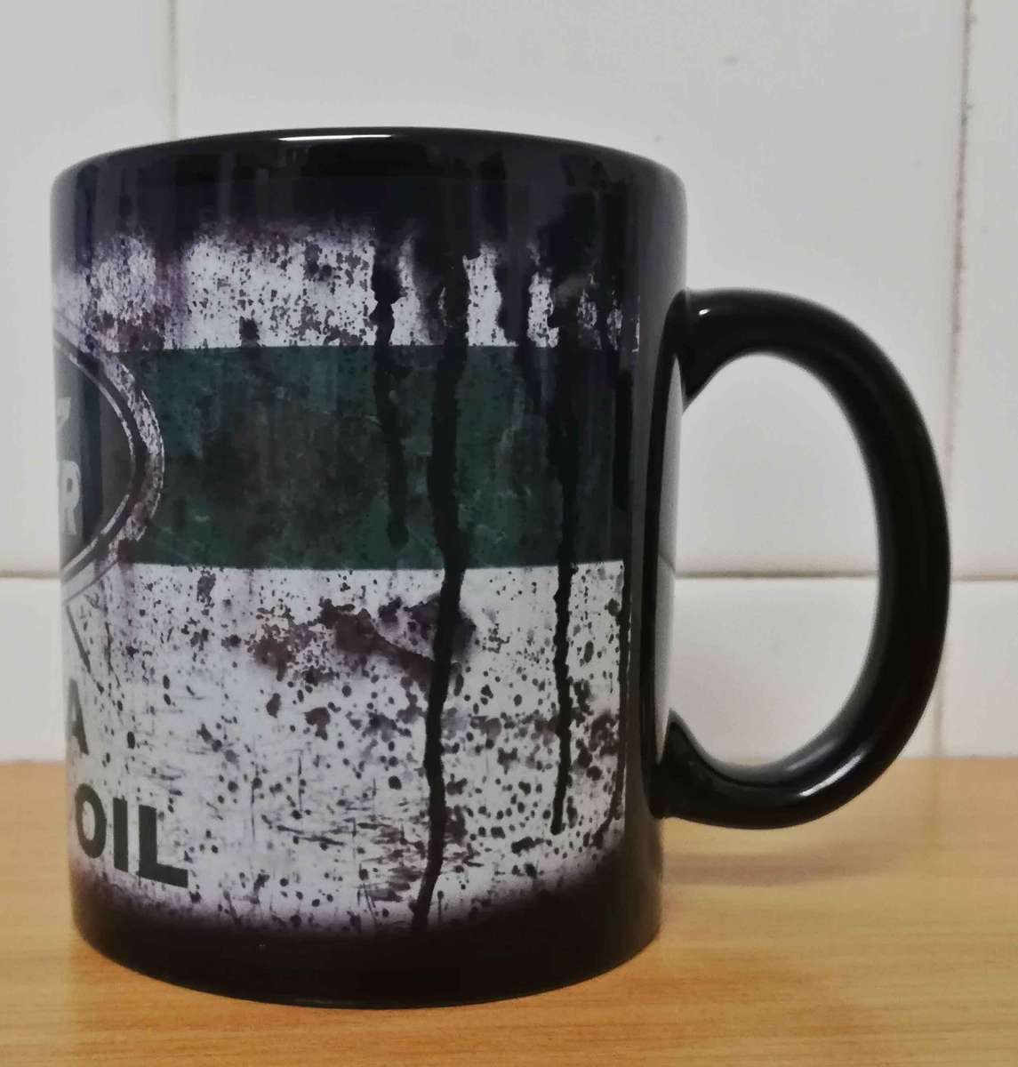 Messy oil can Coffee mug Land Rover Black