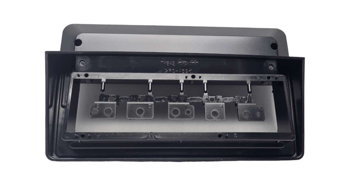 Mahindra Kuv 100 9" Trimplate With Swc Harness