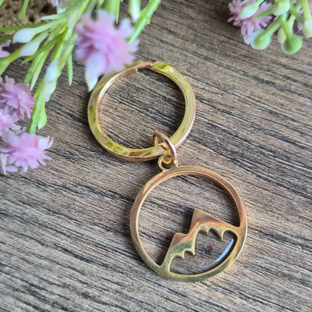 MUSTARD SEED MOUNTAIN KEYRING, GOLD