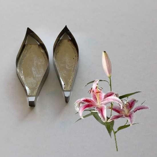 Oriental Lily Cutter