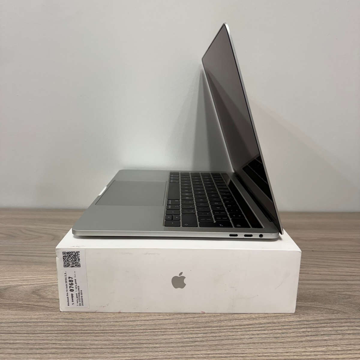 Macbook Pro 13-inch 2018 | 2,3GHz intel core i5 | 8GB | 256GB | Silver
