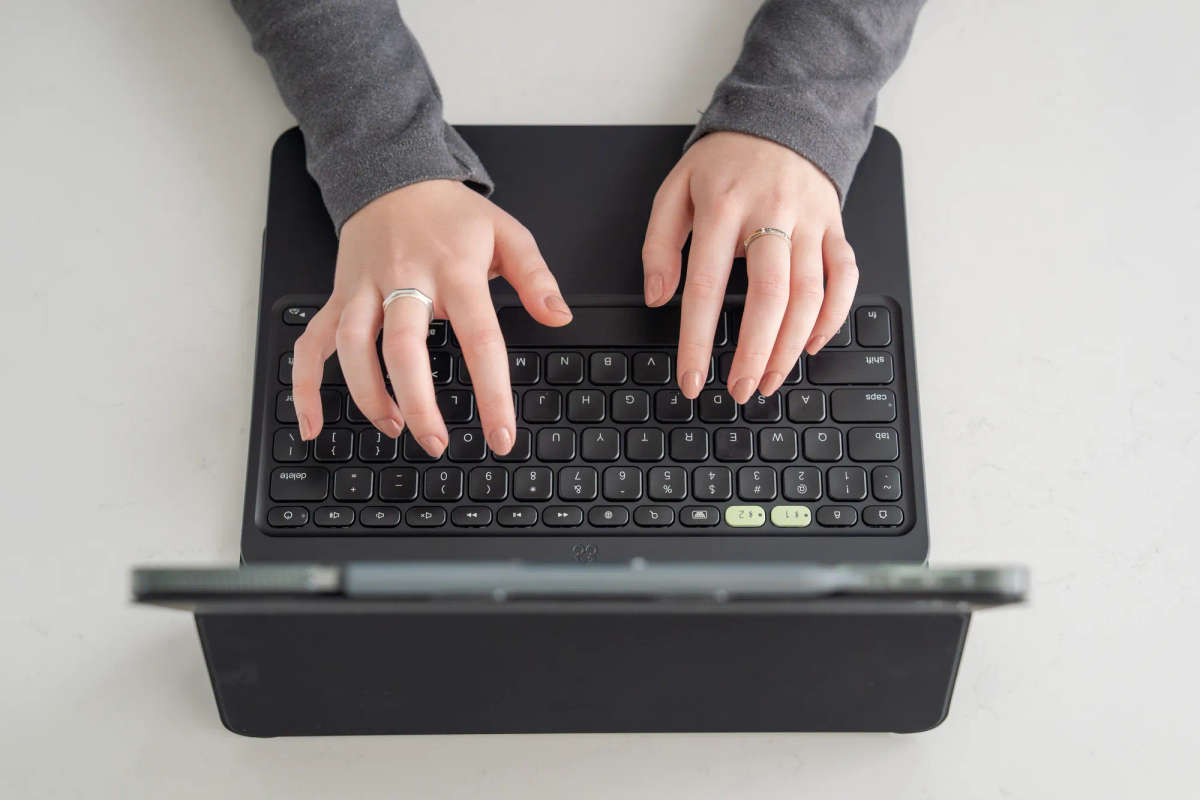 ZAGG-KB-Pro Keys 2-Apple-iPad Pro 11 (M4)-Black-UK