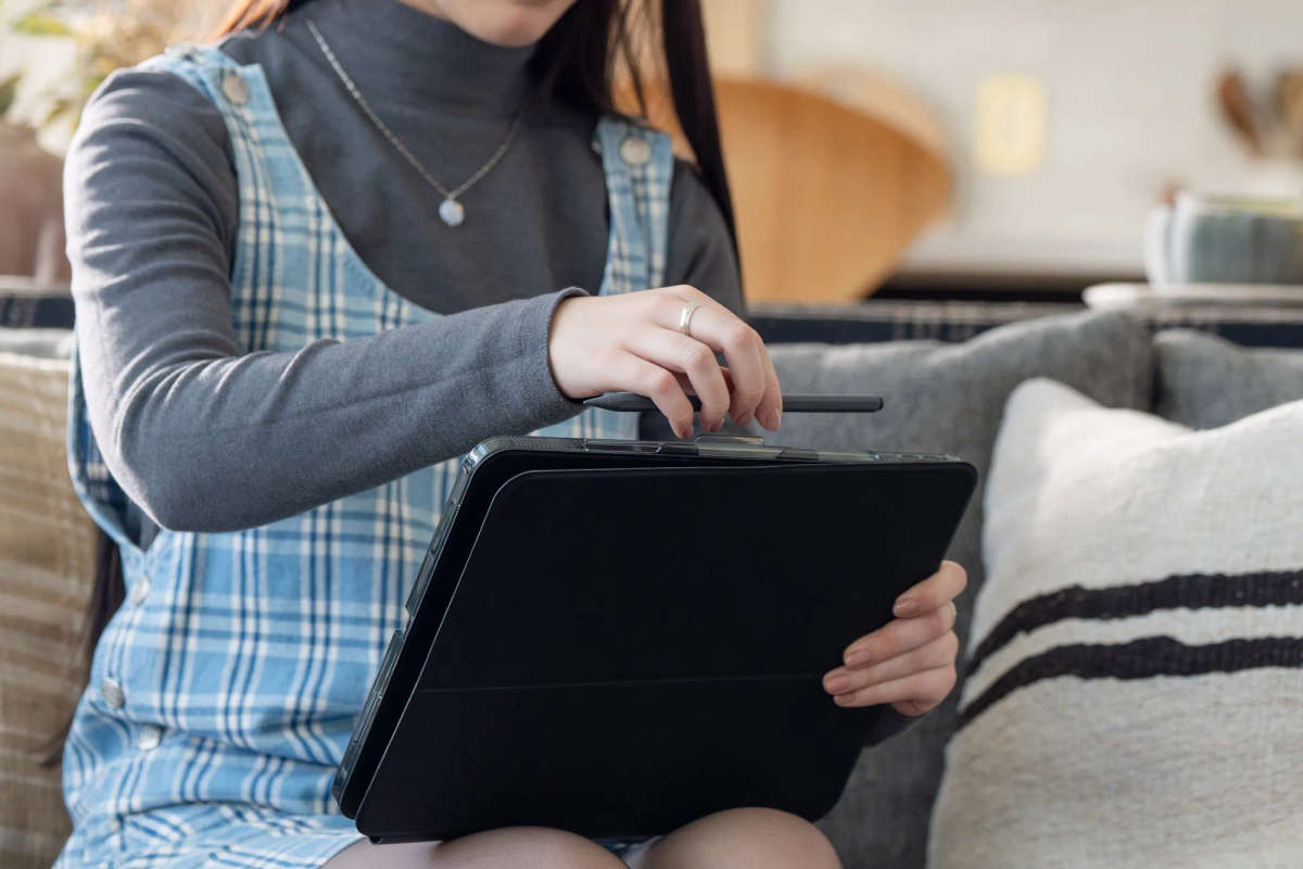 ZAGG-KB-Pro Keys 2-Apple-iPad Pro 11 (M4)-Black-UK