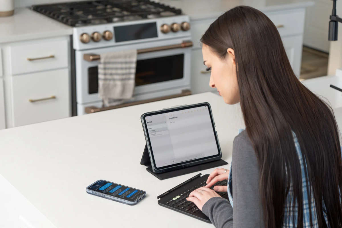 ZAGG-KB-Pro Keys 2-Apple-iPad Pro 11 (M4)-Black-UK