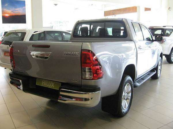 2016- TOYOTA HILUX 2016- Headlamp / HeadLight Front Passenger Side Chrome"E"