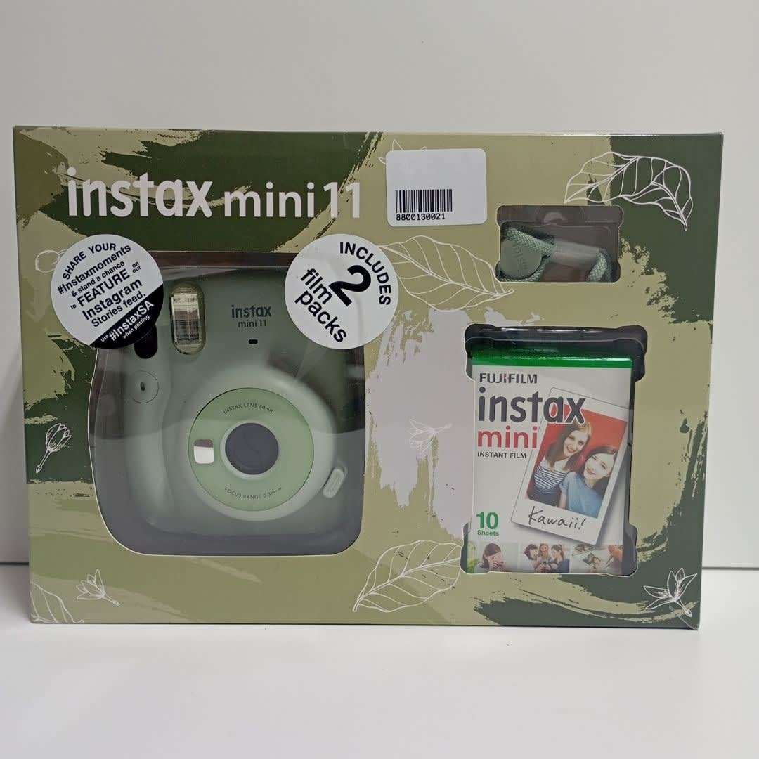 Fujifilm Instax Mini 11 Camera + 2 Films