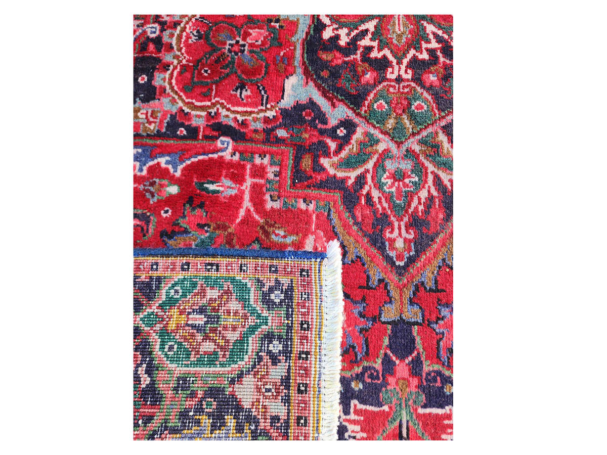 Second-Hand Persian Bakhtiar Hamadan Carpet 275 x 190 cm