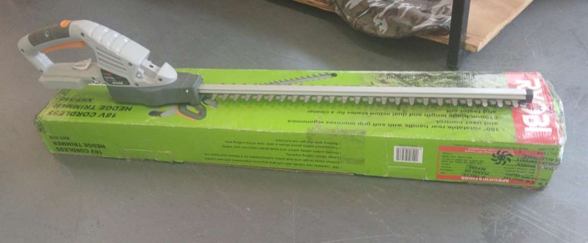 RYOBI XHT-510 18V HEDGE TRIMMER