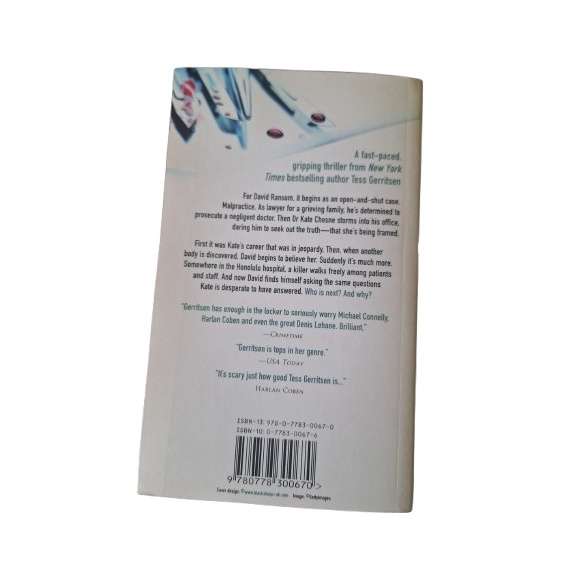 Under the Knife - Tess Gerritsen