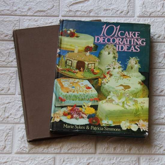 2 Books - Cake Decorating & 101 Cake Decorating