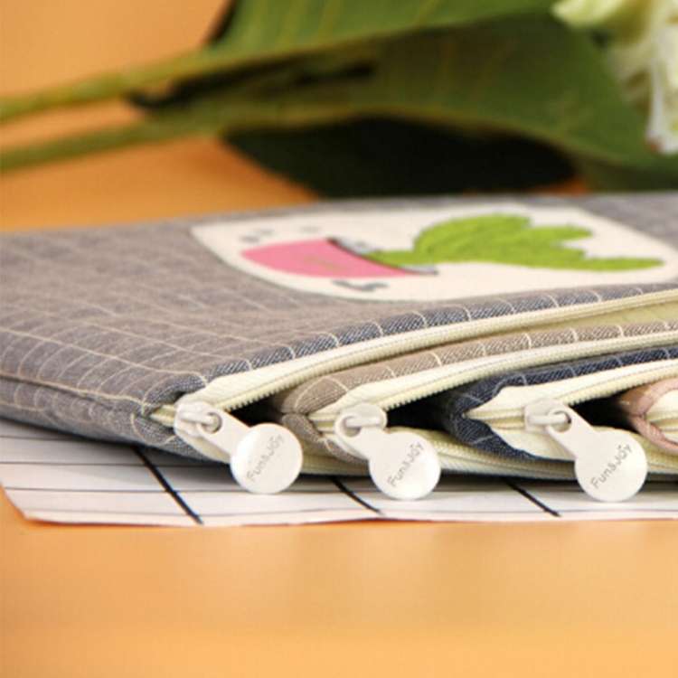 Cactus Pattern Waterproof and Dustproof Canvas File Bag Zipper Data Portable Storage Bag, Random ...