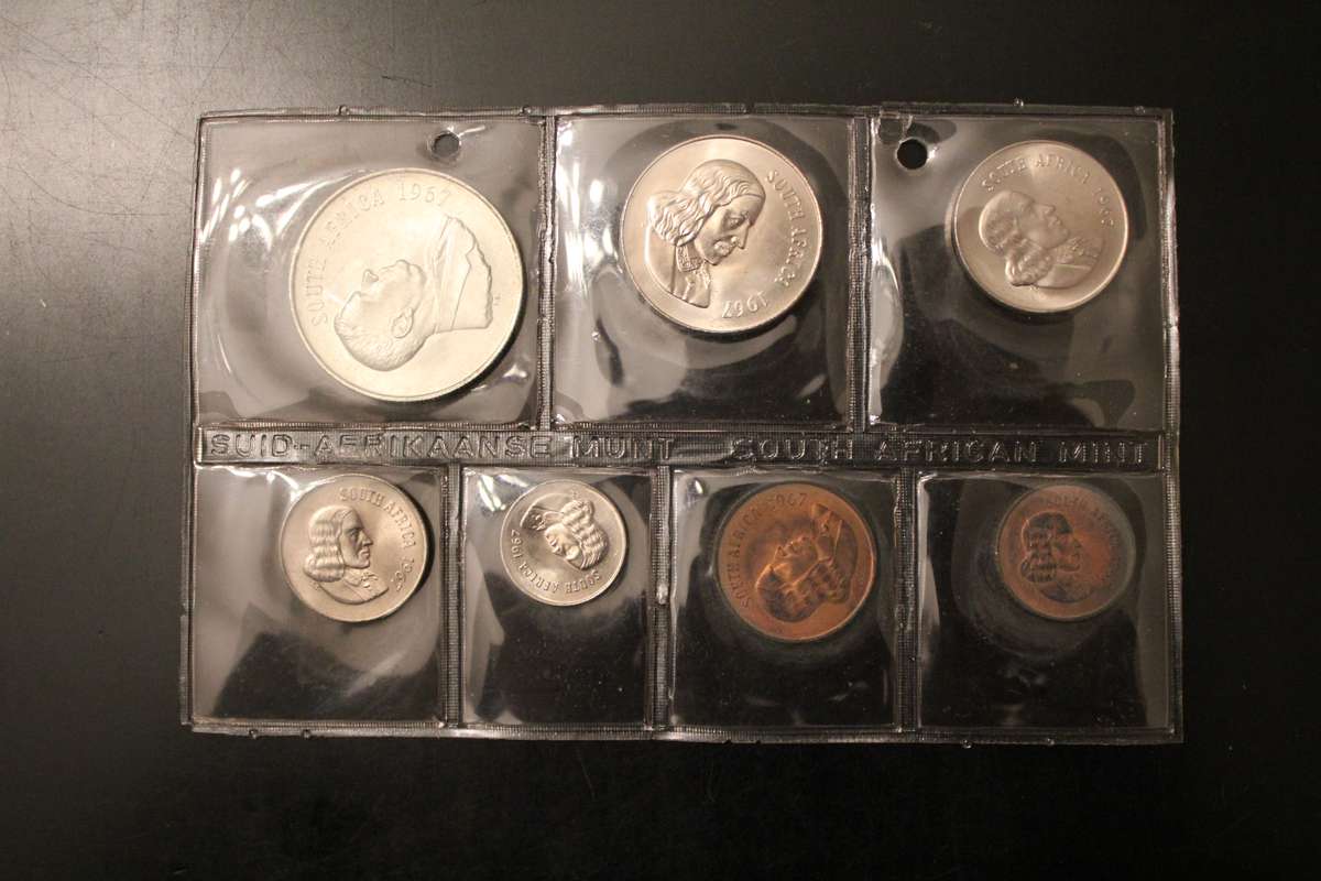 MONTH-END AUCTION *** 1967 *** Mint Pack ***