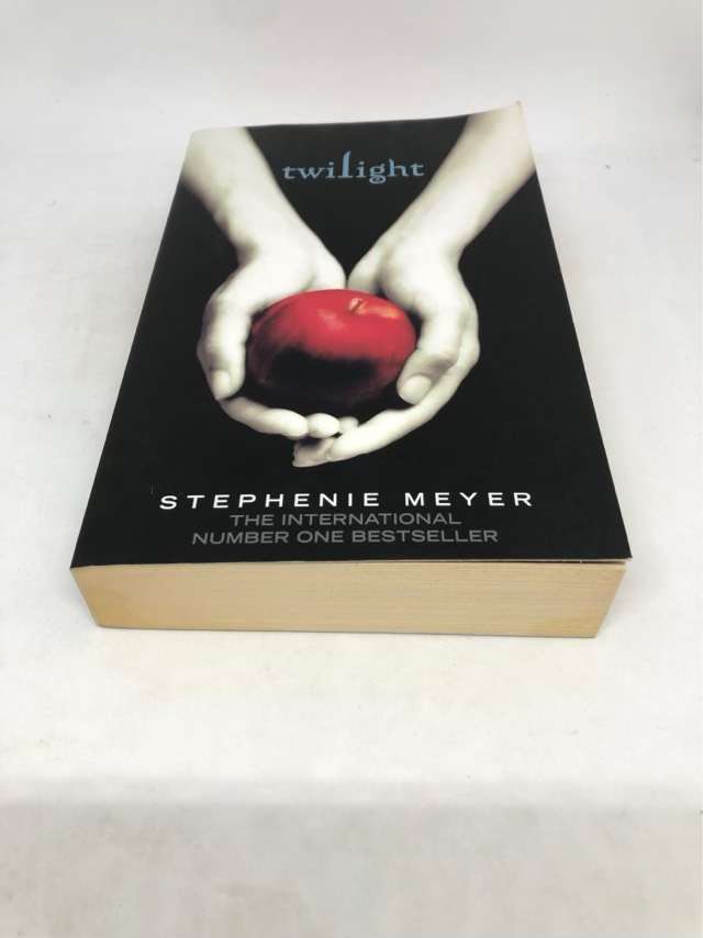 Contemporary Monograph Design 2009: Twilight - Stephanie Meyer