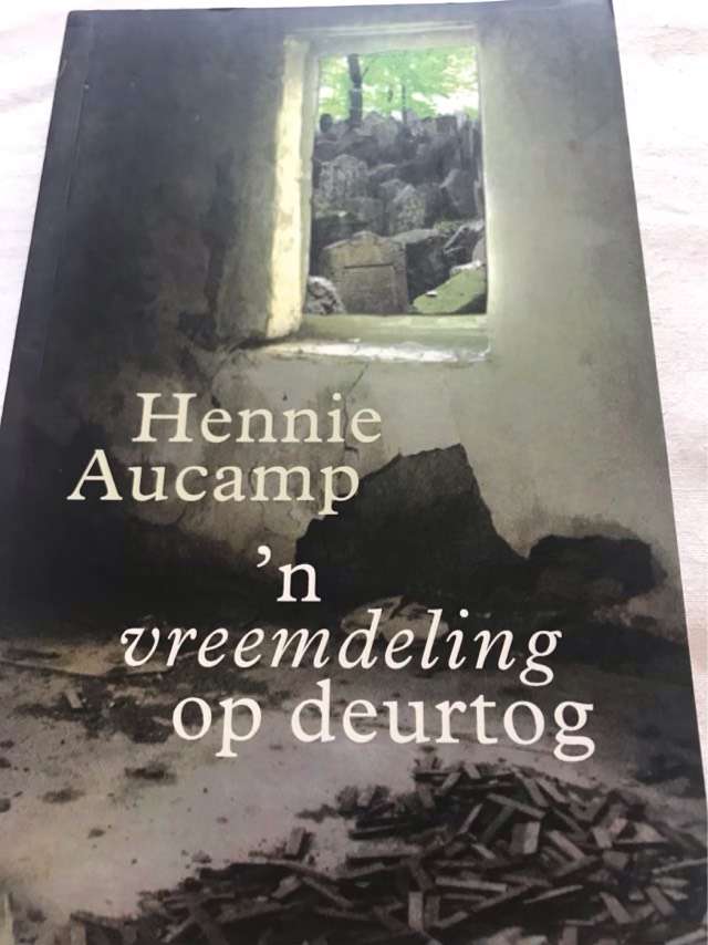 n Vreemdeling op deurtog - Hennie Aucamp
