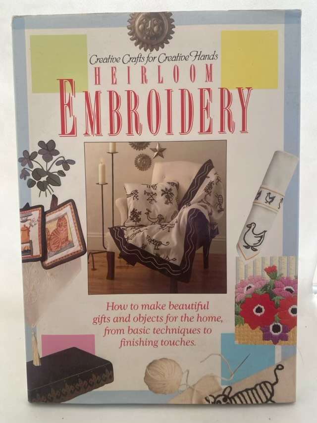 Heirloom Embroidery - Random House,Sue Wilkinson