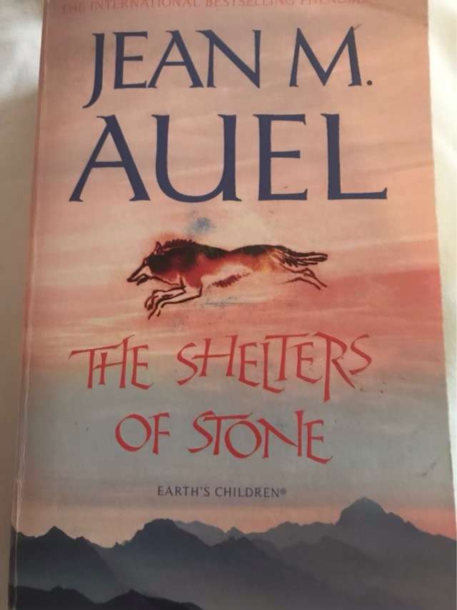 The Shelters of Stone - Jean M. Auel