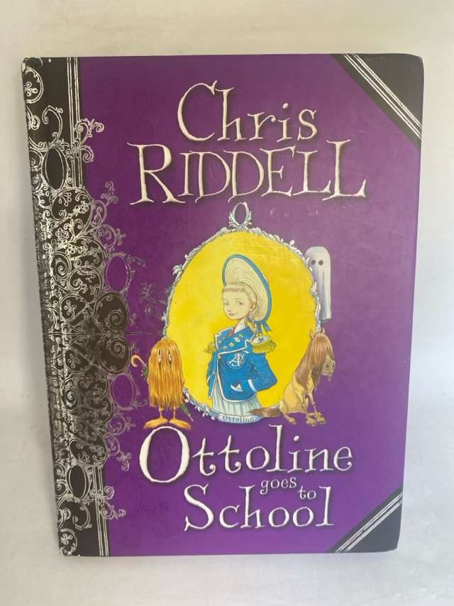 Ottoline Goes to School - Chris Riddell