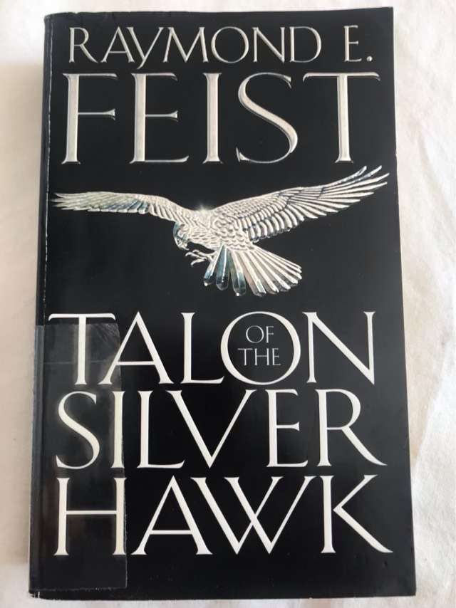 Talon of the Silver Hawk - Raymond E. Feist