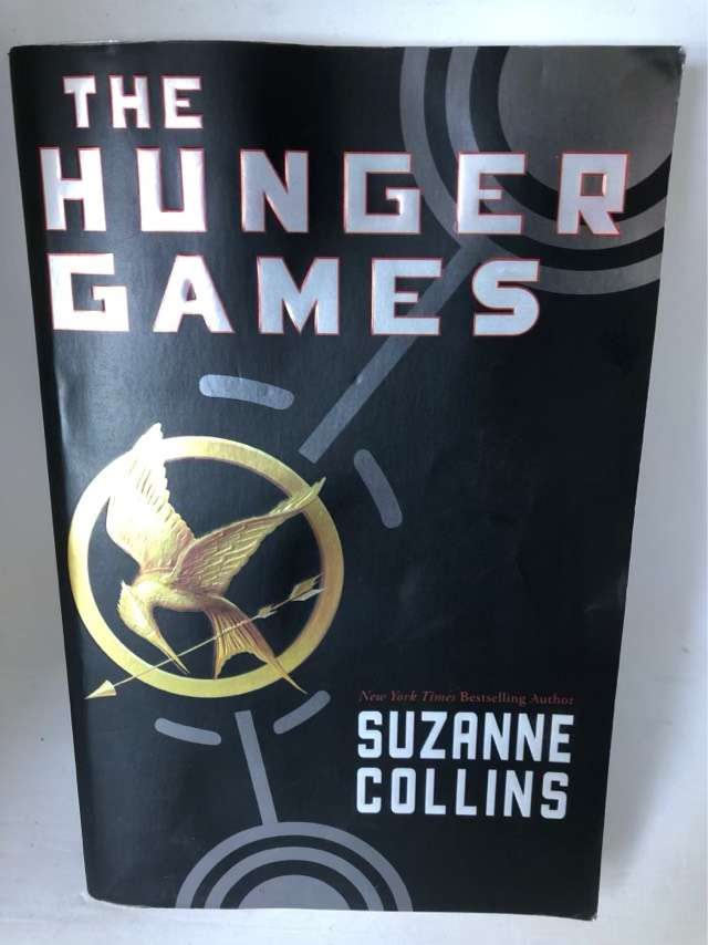 The Hunger Games, Book 1 (The Hunger Games Trilogy) - Suzanne Collins