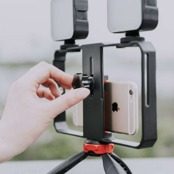 YELANGU Phone Vlogging Kit with Tripod Grip (Double Light)