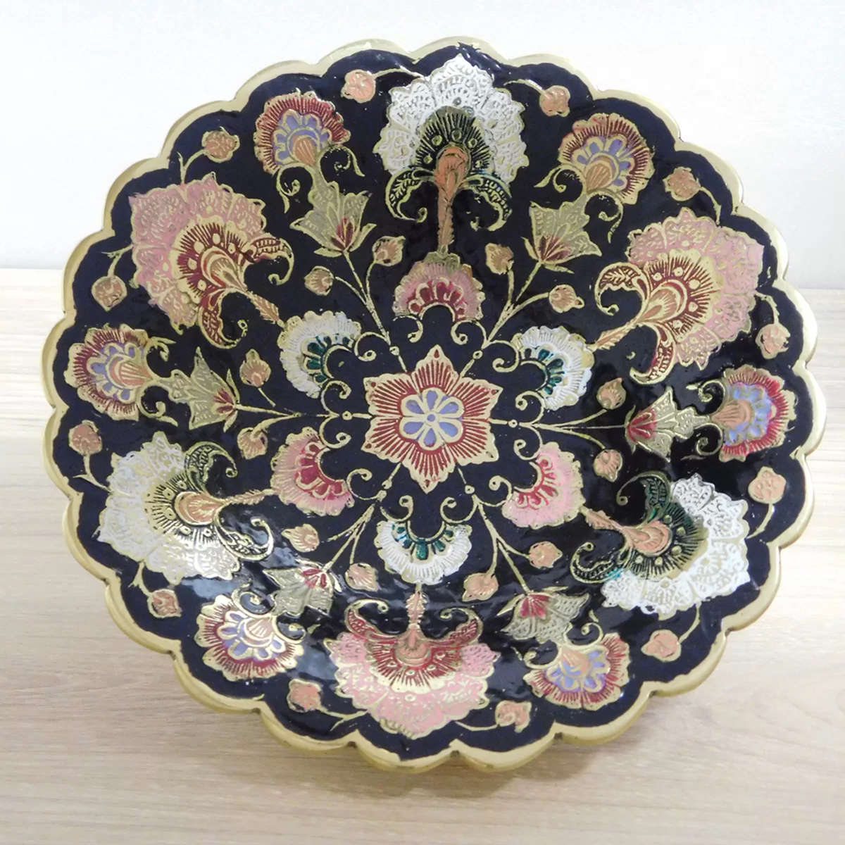 Scalloped Bowl Black