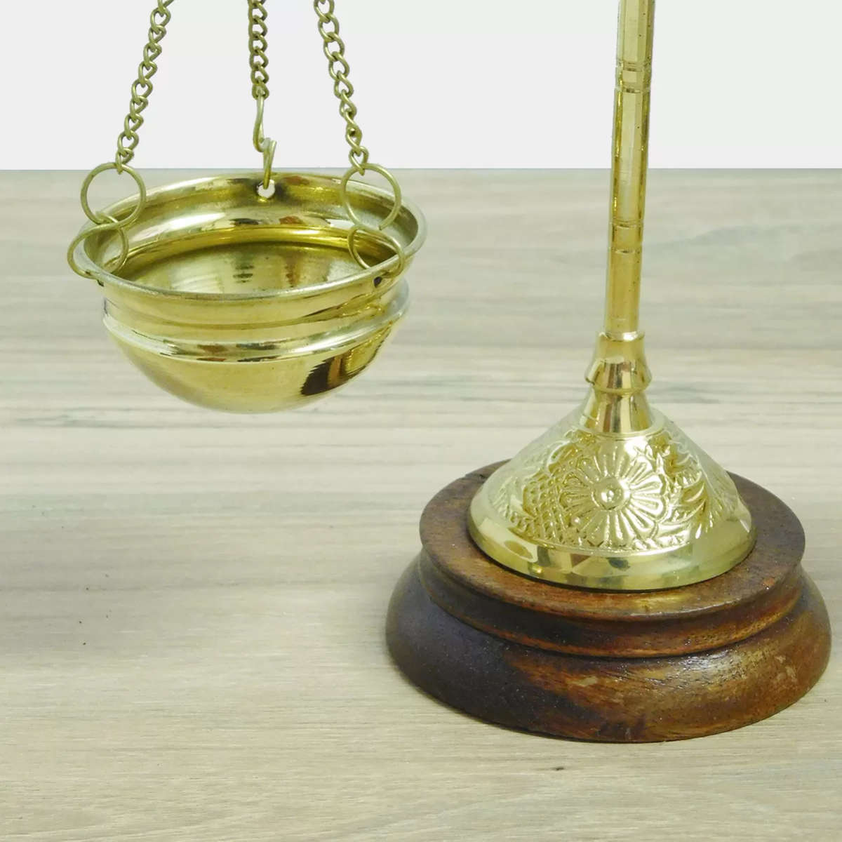 Classic Scale with Wooden Base