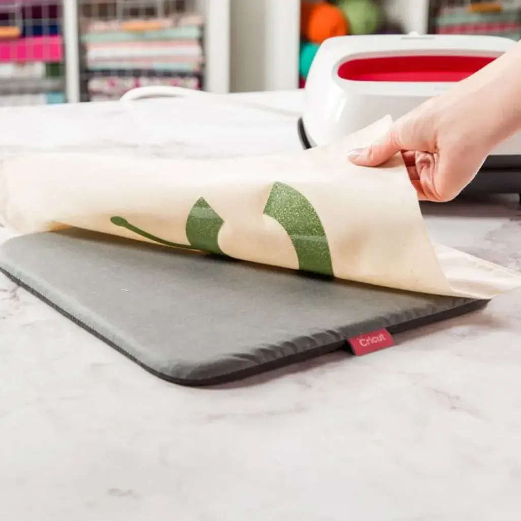 Cricut EasyPress Mat (30x30cm); 2006053; Protect your surface area and achieve flawless iron-on a...
