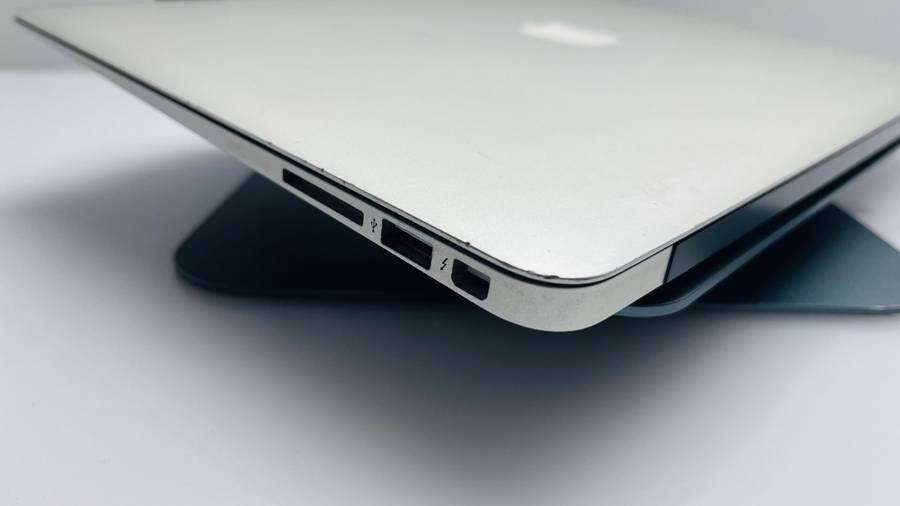 Apple MacBook Air 13-inch Core i5 1.8GHz (2017) 8GB RAM 128GB SSD Silver