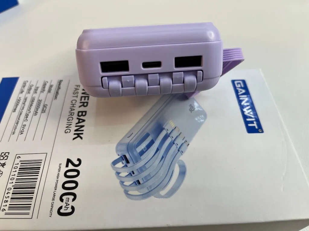 Gainwit 20000mAh Power Bank with Built-in Cables