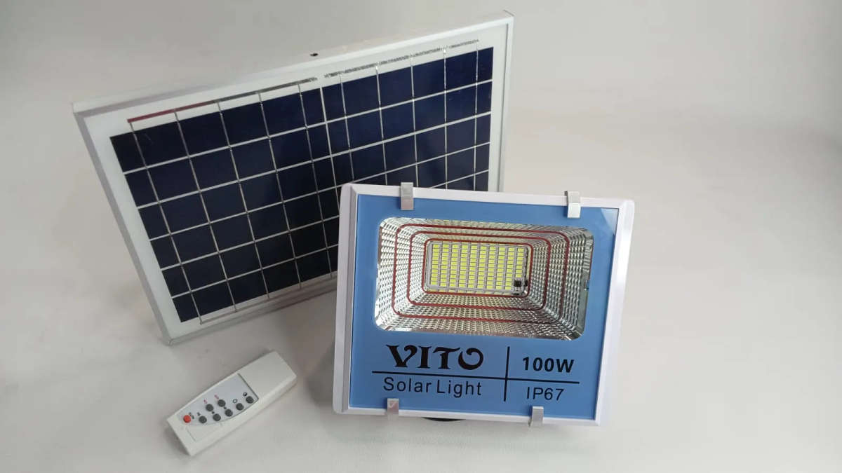 100W Solar Flood Light With Remote Control