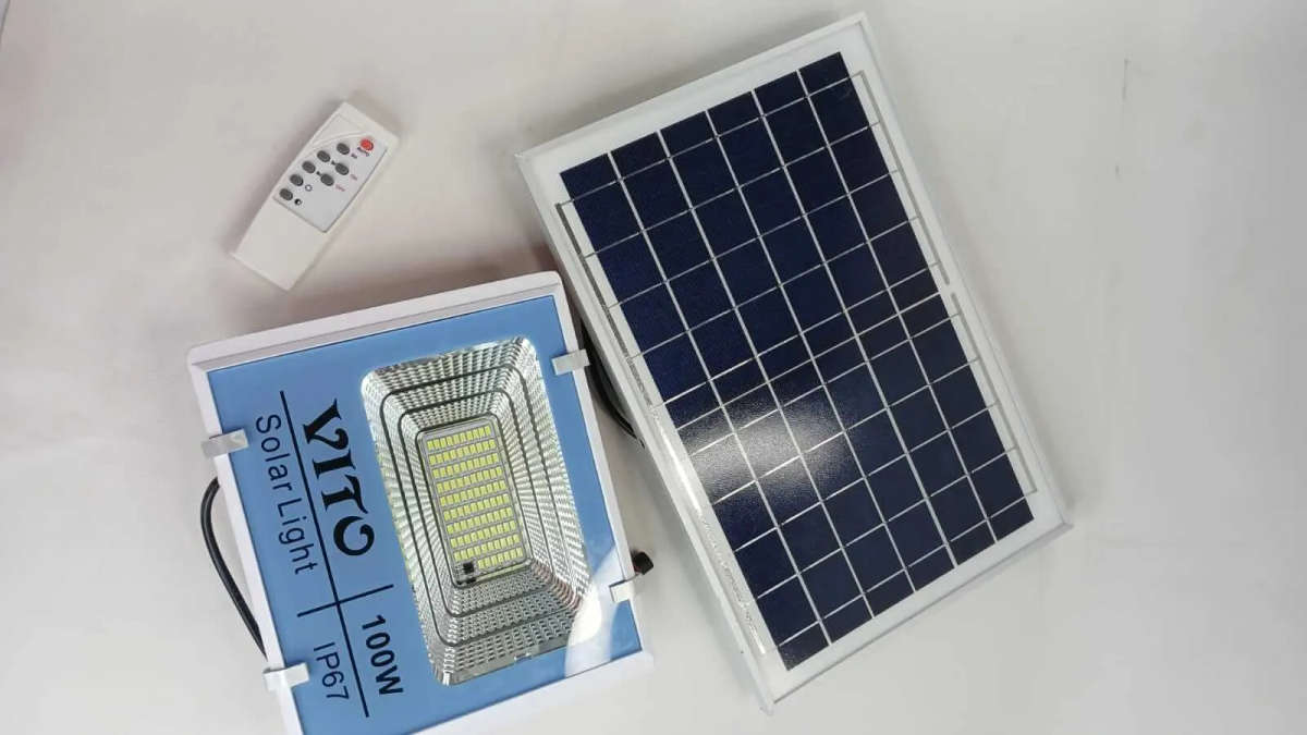 100W Solar Flood Light With Remote Control