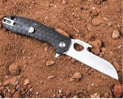 Honey Badger Claw Medium - Black Serrated Edge