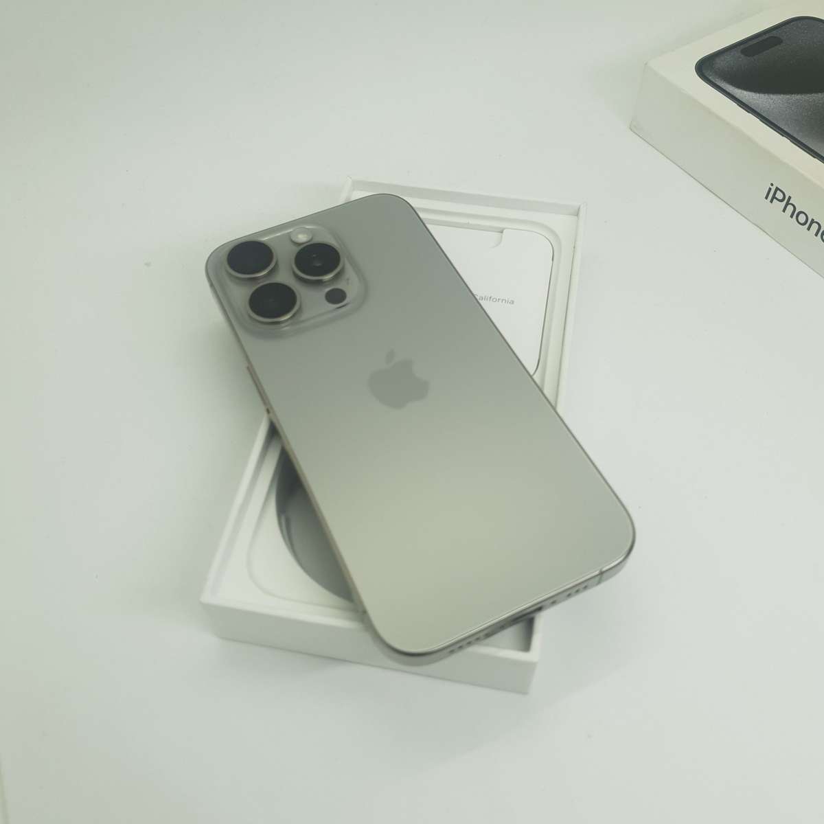 Apple iPhone 15 Pro 256gb Natural Titanium  AAA Grade Refurbished