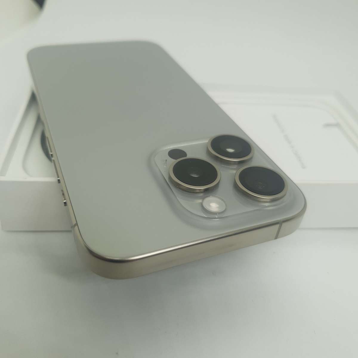 Apple iPhone 15 Pro 256gb Natural Titanium  AAA Grade Refurbished