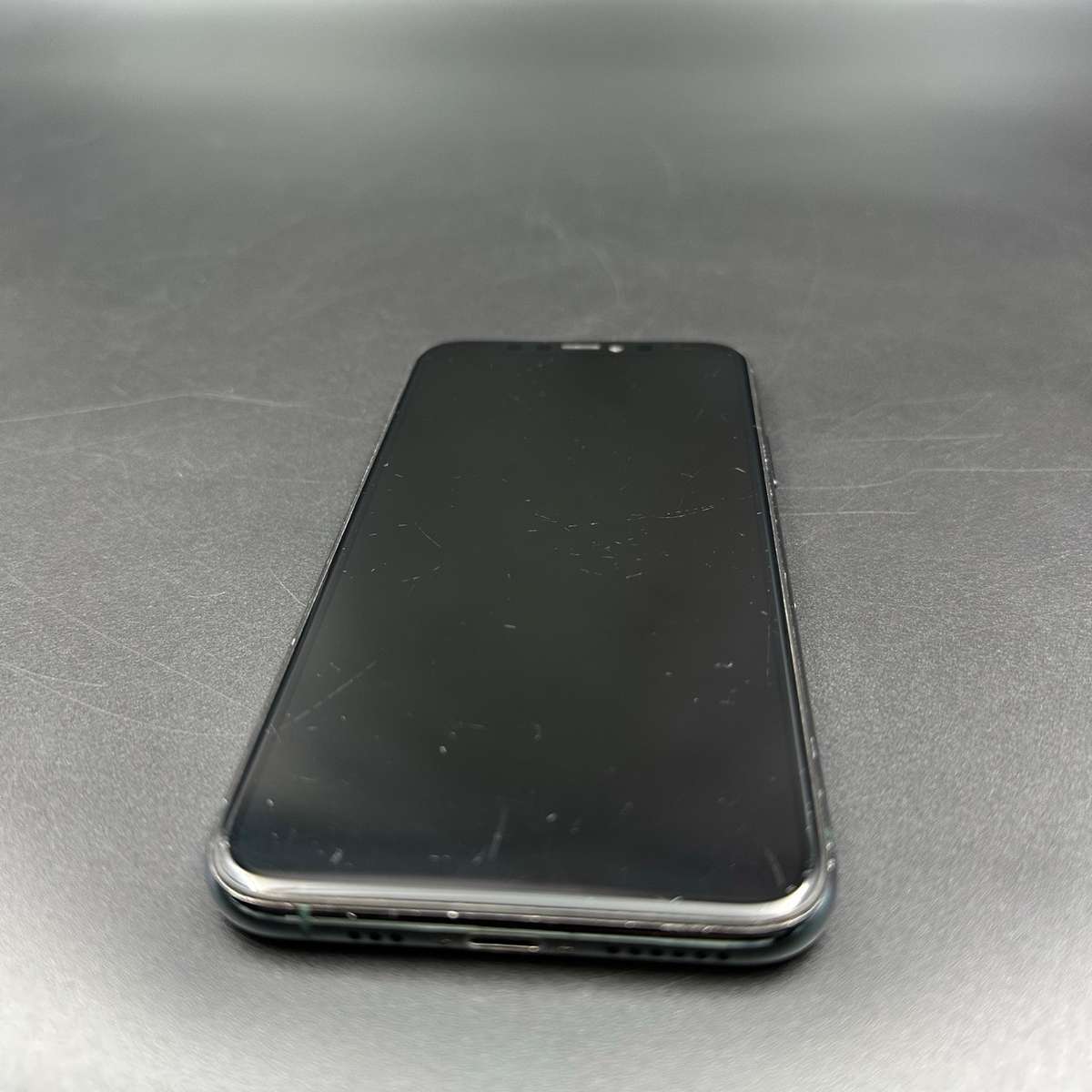 iPhone 11 Pro 256GB Midnight Green (Cracked Back)