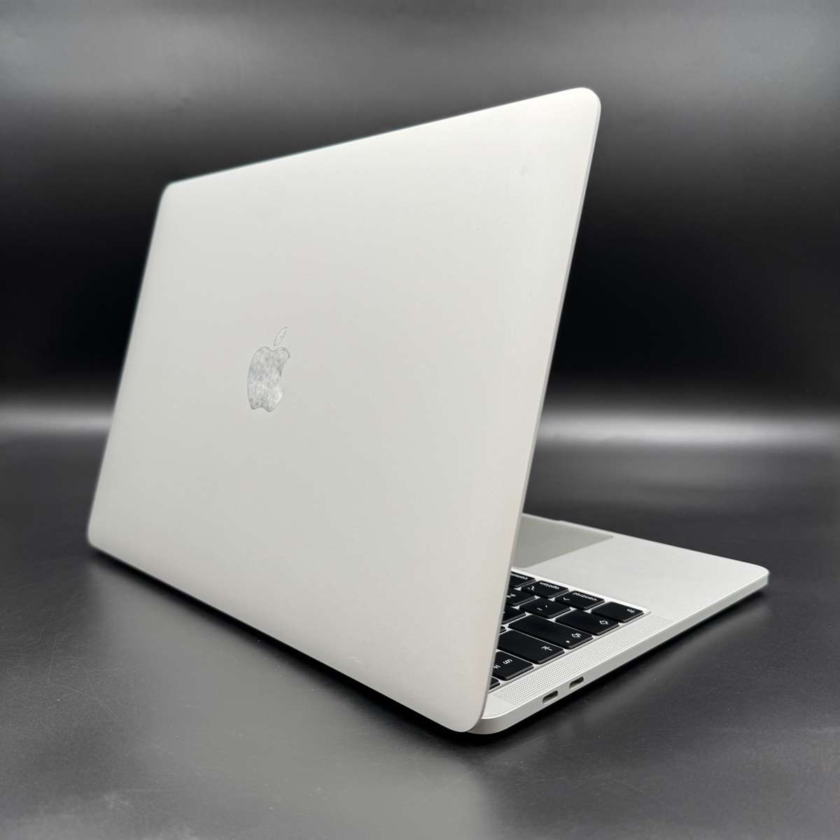 Macbook Pro 13" | 2 GHz intel i5 | 512GB | 2020 Touch Bar | Silver