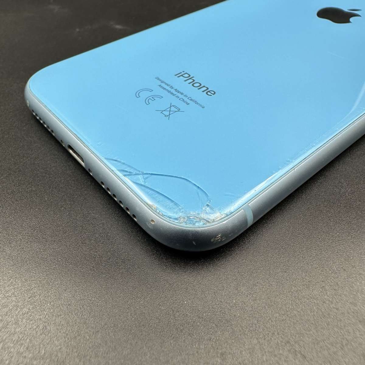 iPhone Xr 64GB Blue (Cracked Back)