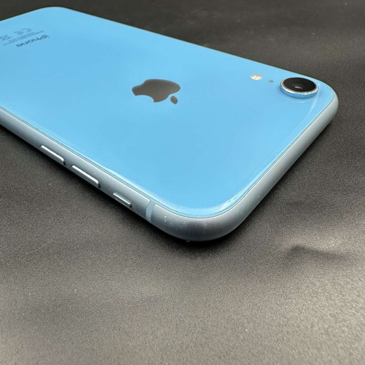 iPhone Xr 64GB Blue (Cracked Back)