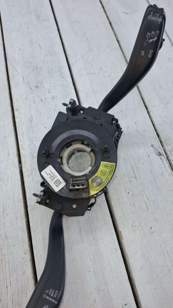 Vw Vivo 1.6i Cls Manual (5d Hatch) Combination Switch