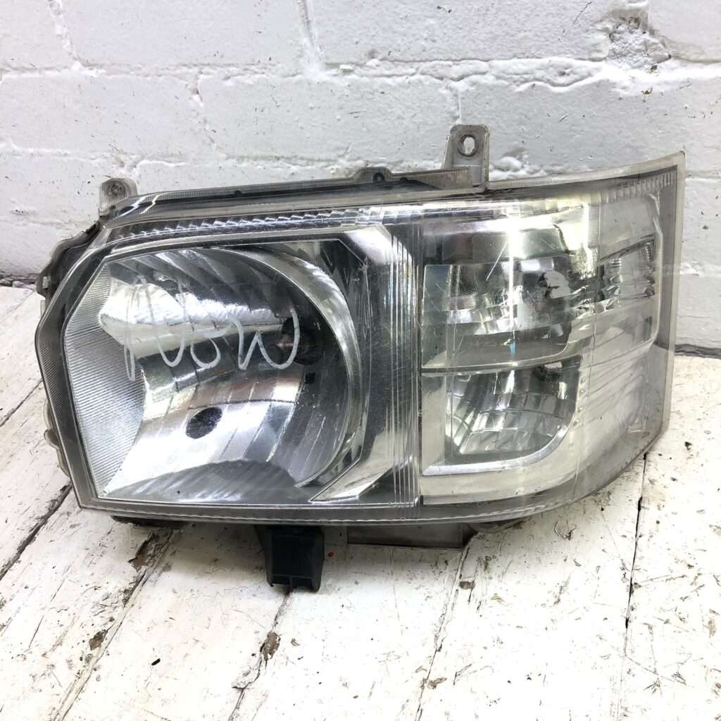 Toyota Quantum 2.5 D-4d 2kd-Ftv 16v 2005- Headlamp Right/Driver