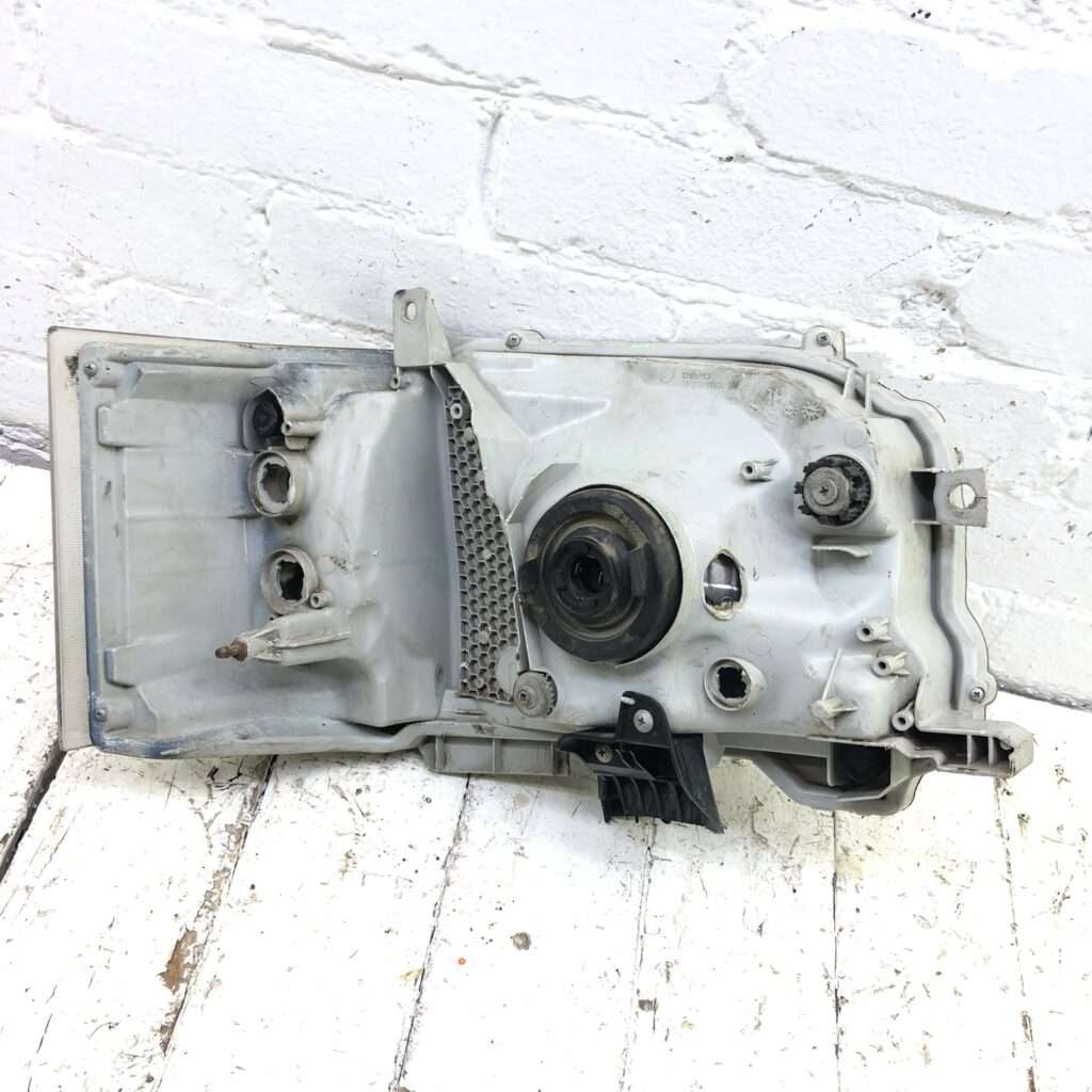 Toyota Quantum 2.5 D-4d 2kd-Ftv 16v 2005- Headlamp Right/Driver