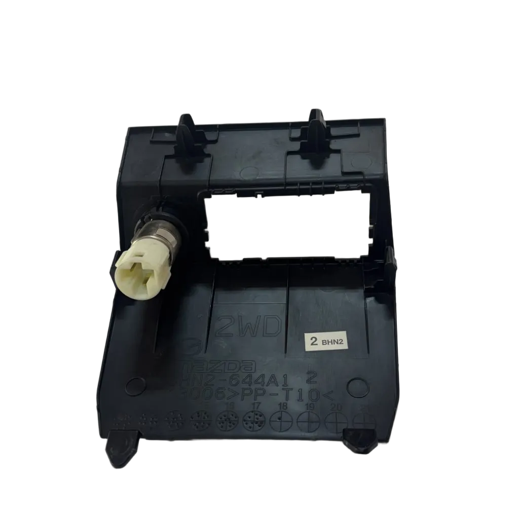 Mazda 3 2.0i Skyactive A/T (facelift) 2017-2019 12v Socket
