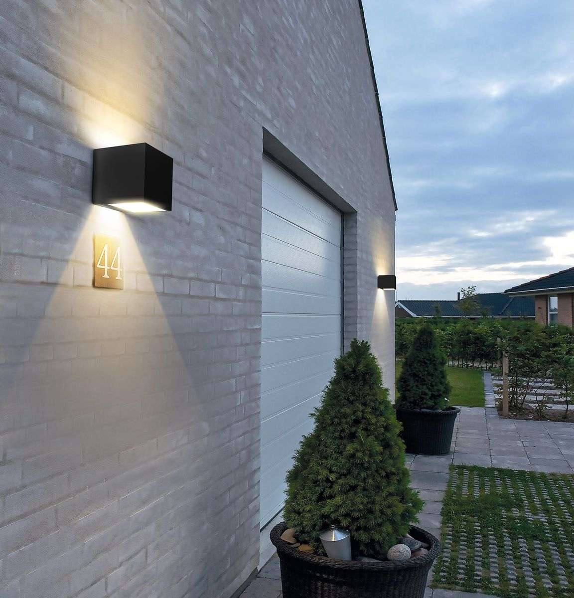Luminar Lighting - Spectra Solo Ray Solar Wall Light