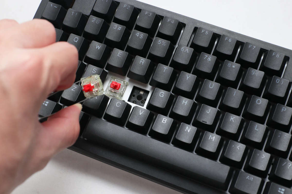 Ducky Keyboard Zero 6108 100% Mechanical Wireless Keyboard; RGB; USB 2.0 / 2.4GHz / BT - Cherry M...