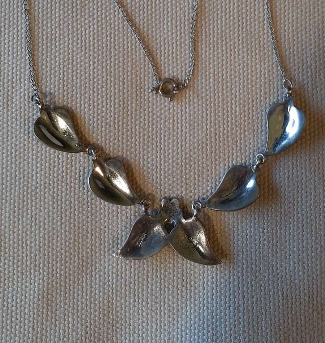 Silver marcasite necklace and earings leaf design