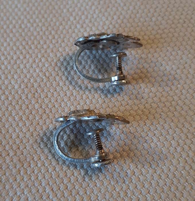 Silver marcasite necklace and earings leaf design