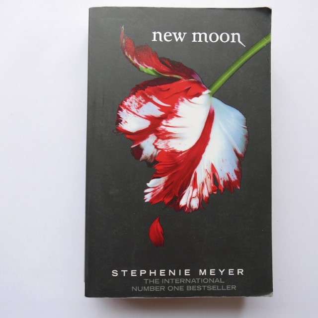 New Moon by Stephenie Meyer