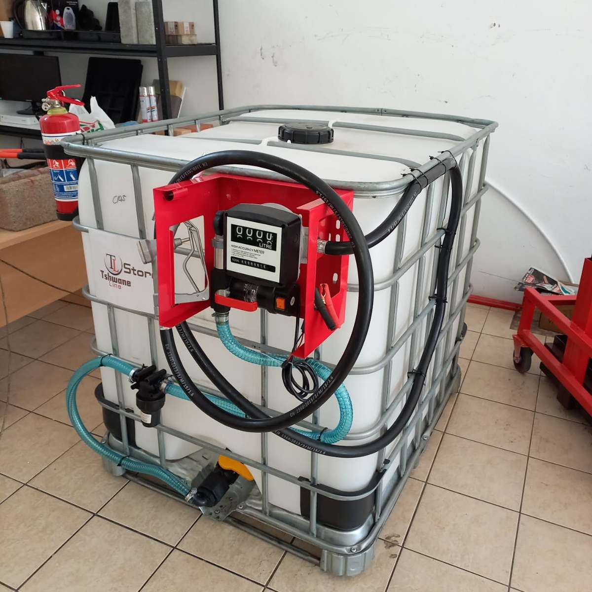 1000 liter flowbins / Bowser also include a fire extinguisher