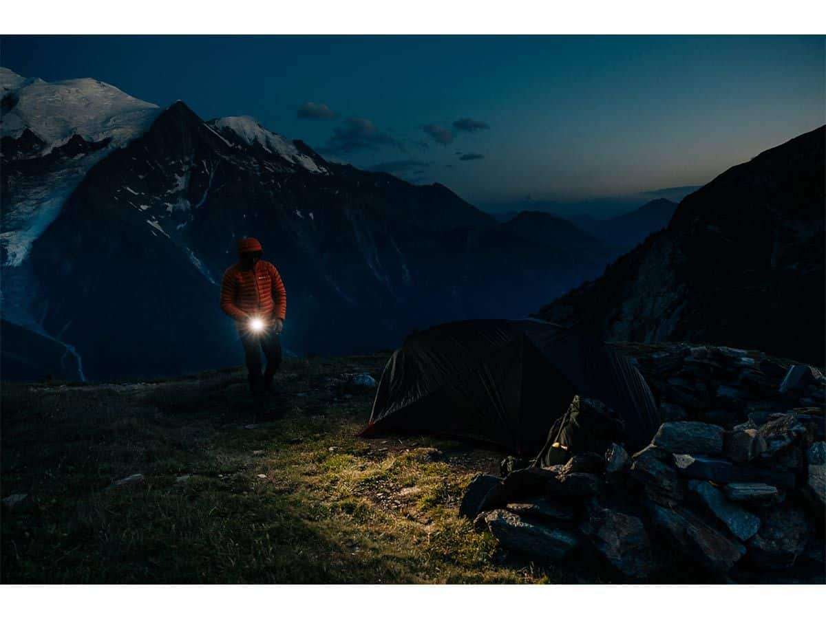 Olight Seeker 4 Pro Rechargeable LED Flashlight - 4600 Lumens - Cool White - Includes 1 x 21700